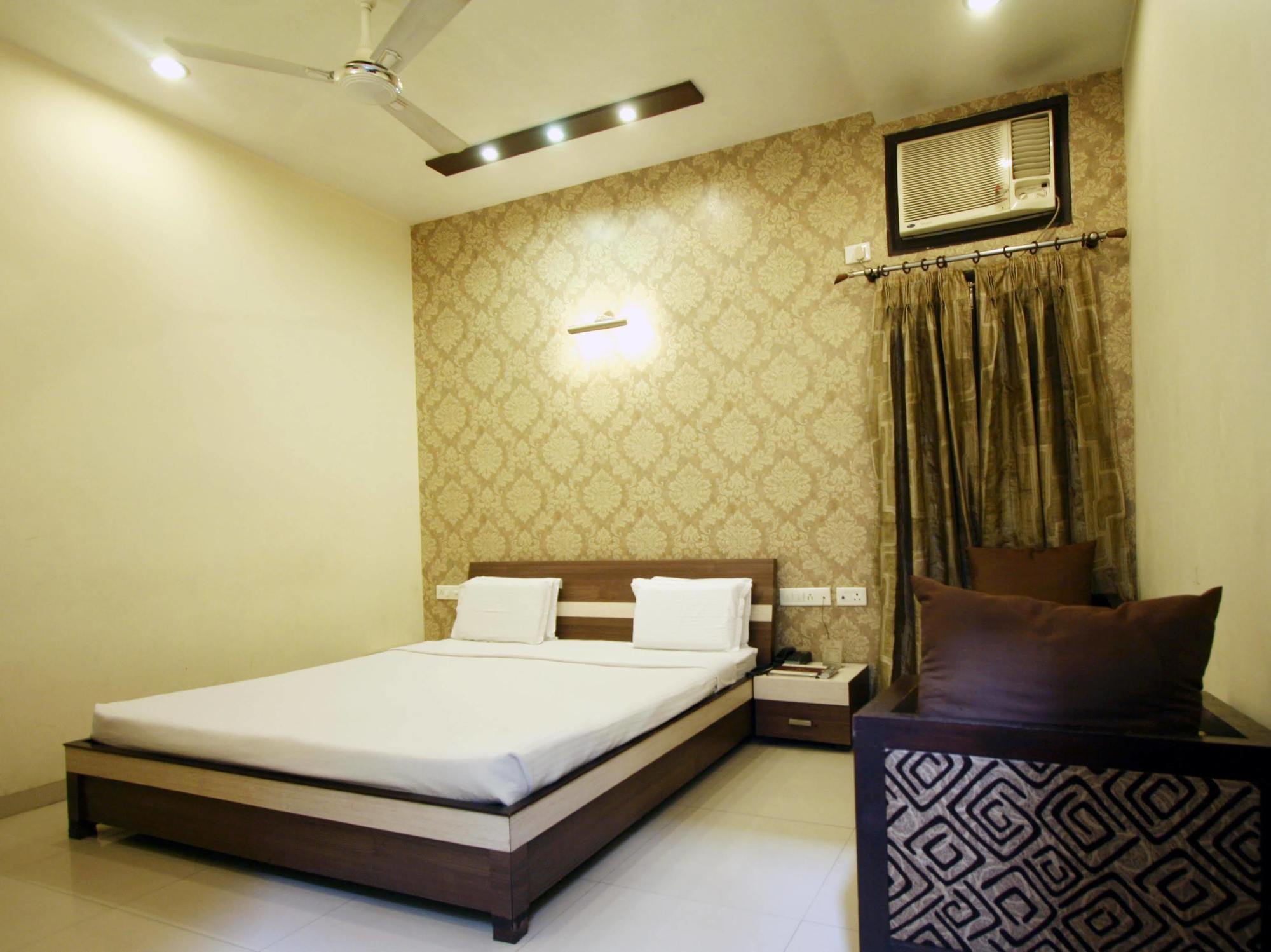 Royal Residency Hotel Gorakhpur Extérieur photo