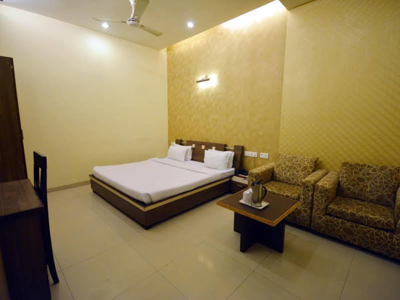 Royal Residency Hotel Gorakhpur Extérieur photo