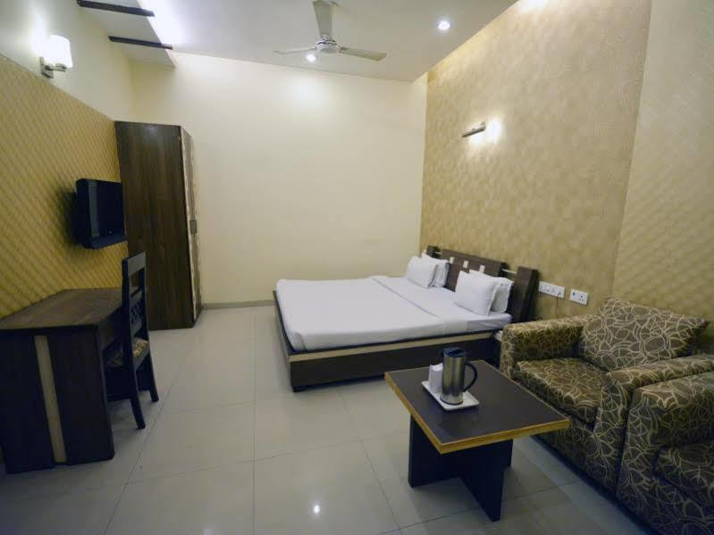 Royal Residency Hotel Gorakhpur Extérieur photo